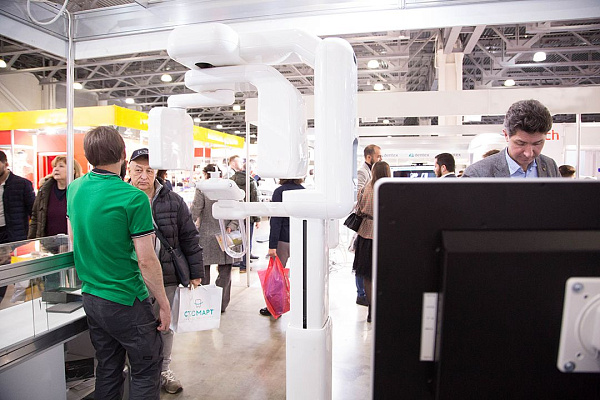 Стенд компании GREEN DENT на выставке Дентал-Ревю 2020-67.jpg